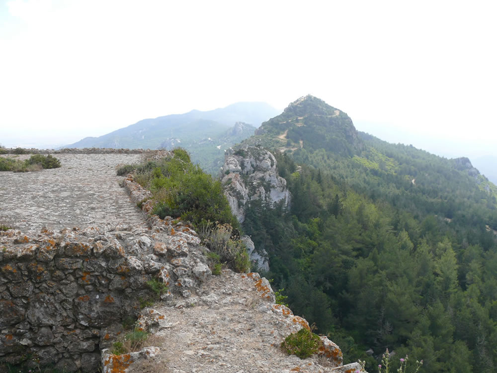 Kantara_castle_view_to_west